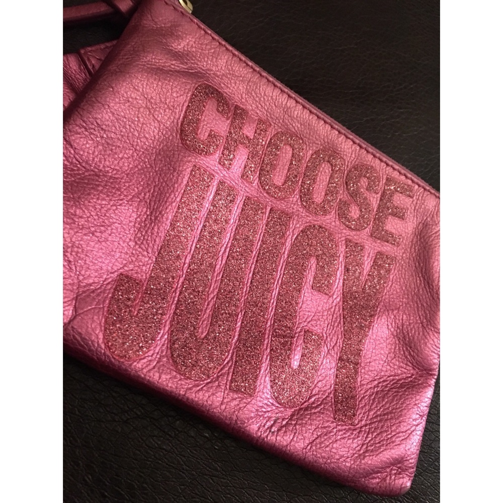 Juicy Wristlet 💕